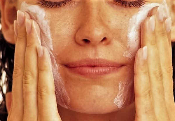 Как избавиться от жирной кожи на лице: действенные средства