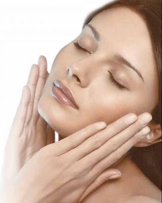 Уход за чувствительной кожей лица: полезные рекомендации