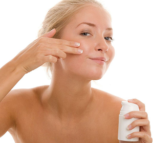 Сыпь на лице: причины, медикаментозное и народное лечение