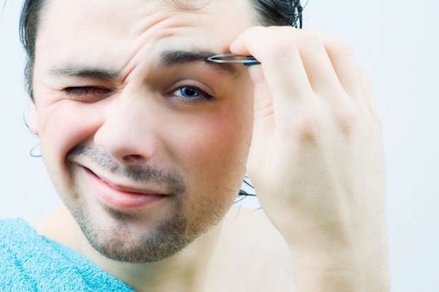 Как подстричь брови и сохранить идеальный образ