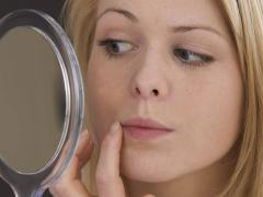 Сыпь на лице у взрослого: причины, типы высыпаний, способы лечения