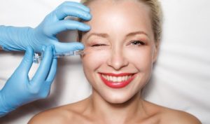 Как выровнять кожу лица: домашние методы и салонные процедуры