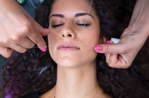Почему у женщин растут волосы на лице: причины и лечение