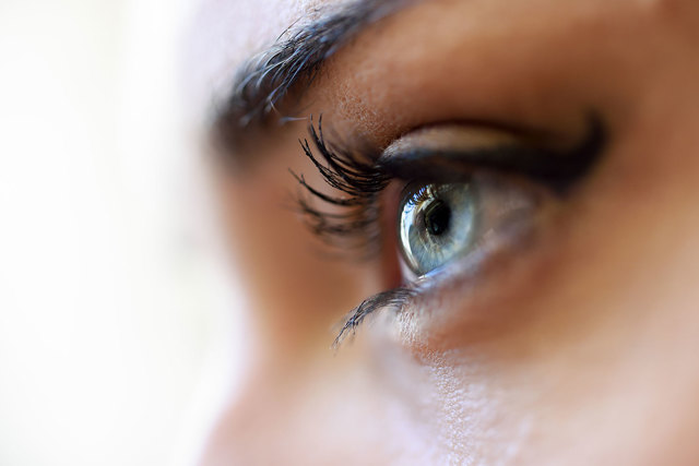 Синяки под глазами: причины у женщин, болезни, домашние маски