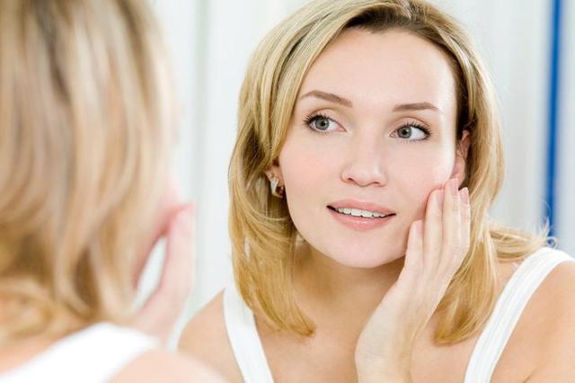 Старение кожи лица у женщин: причины и как его замедлить