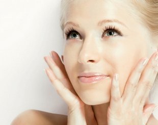 Волосы на лице у женщин: удаление разными способами