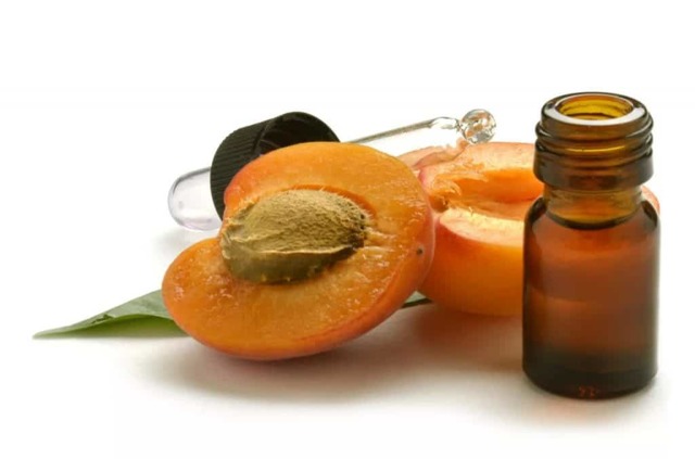 Персиковое масло для лица и его особенности