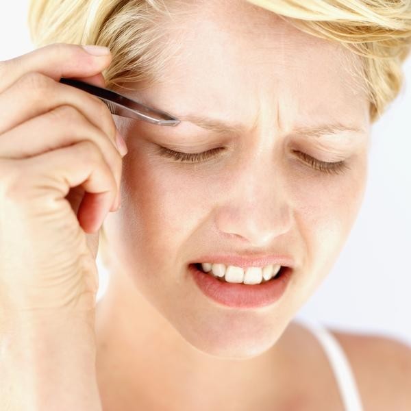 Волосы на лице у женщин: удаление разными способами
